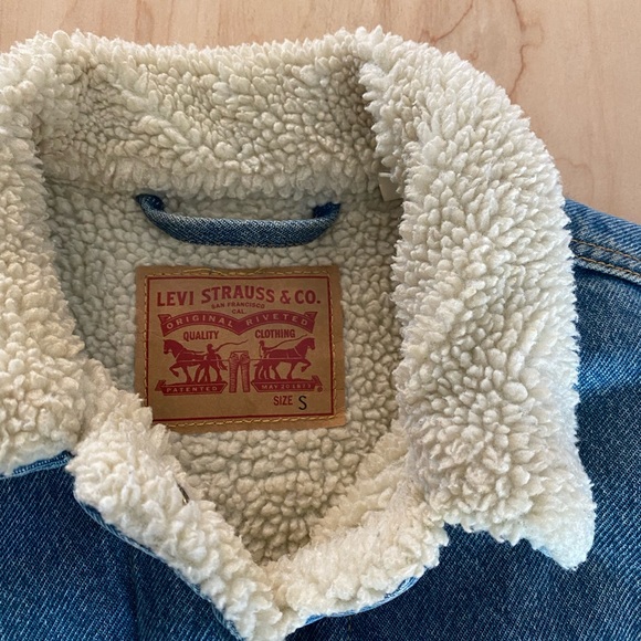Women’s LEVI’S Original Sherpa Denim Trucker Jacket Small - Picture 2 of 4